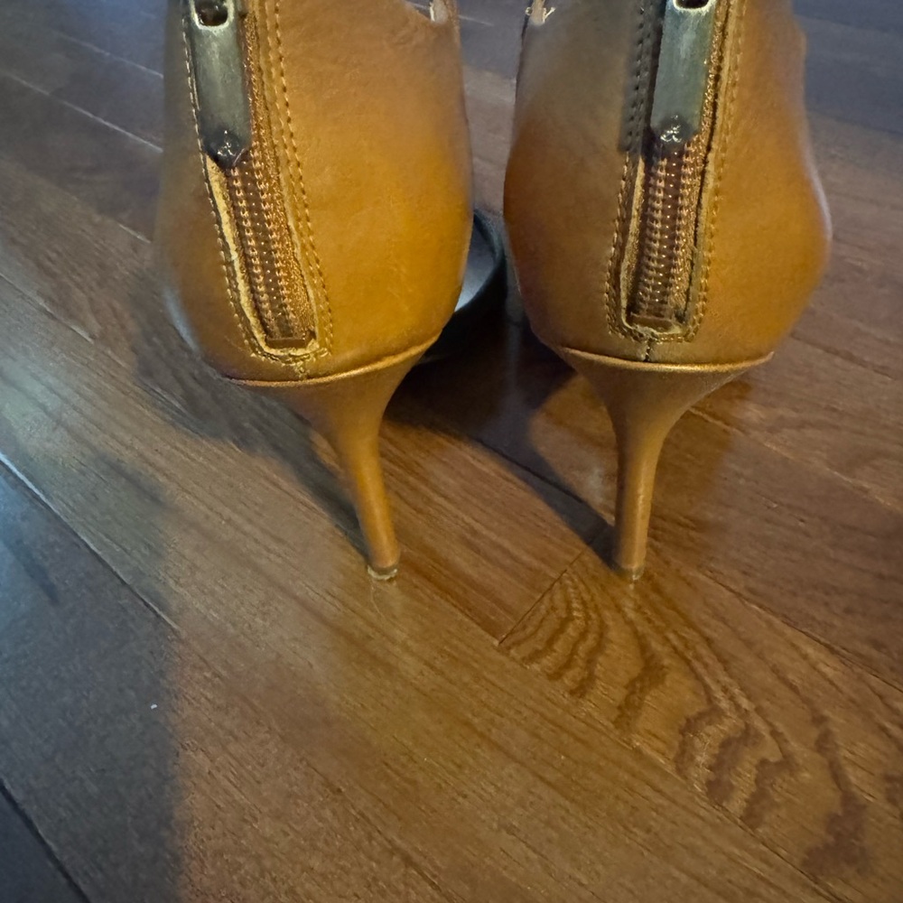 Sam Edelman Black and Brown Heels - Picture 3 of 8